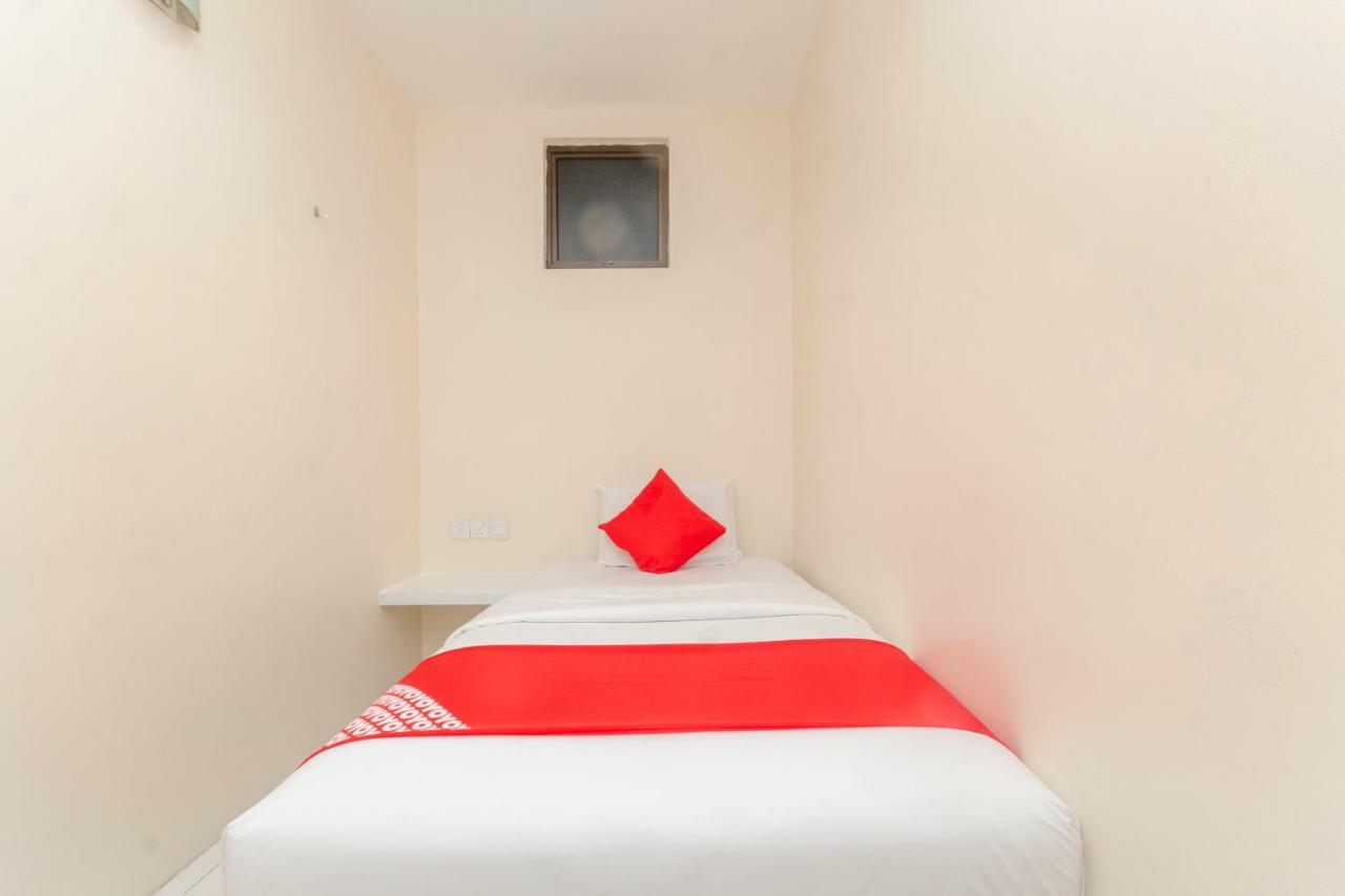 Oyo 1010 Skudai Hotel Екстер'єр фото