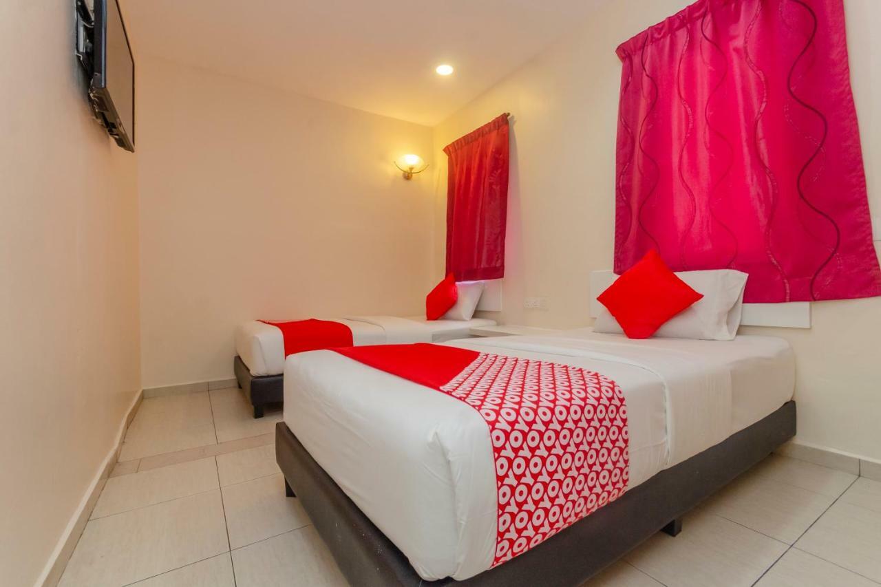 Oyo 1010 Skudai Hotel Екстер'єр фото