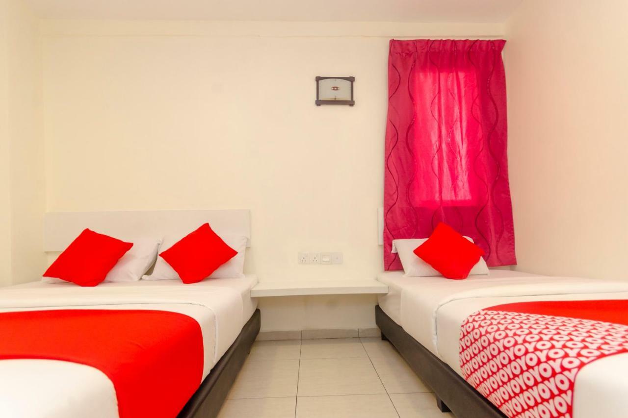 Oyo 1010 Skudai Hotel Екстер'єр фото