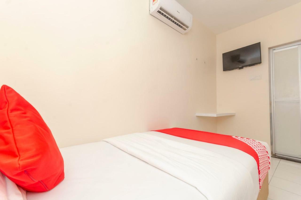 Oyo 1010 Skudai Hotel Екстер'єр фото