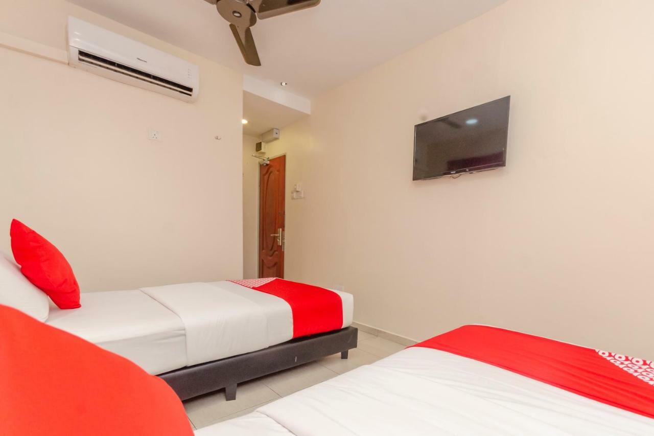 Oyo 1010 Skudai Hotel Екстер'єр фото