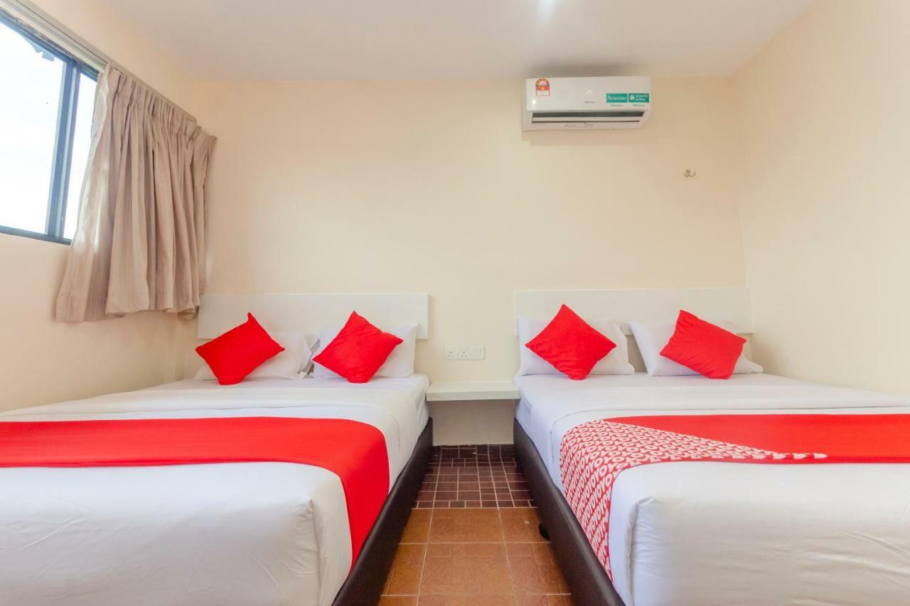 Oyo 1010 Skudai Hotel Екстер'єр фото