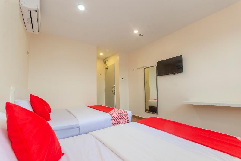 Oyo 1010 Skudai Hotel Екстер'єр фото