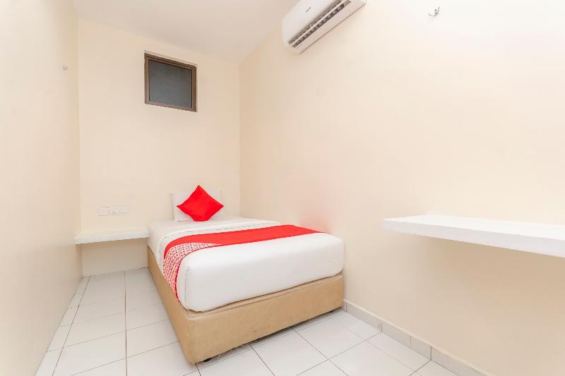 Oyo 1010 Skudai Hotel Екстер'єр фото